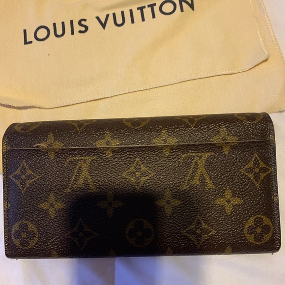 Louis Vuitton Monogram Sarah Wallet - Picture 3 of 8